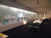 企画展「第33回　手づくり絵本・紙芝居展」会場の様子