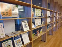 飾り棚展示「起業のススメ」会場の様子