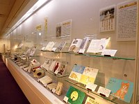 企画展「猫百変化～のら猫からばけ猫まで～」会場の様子