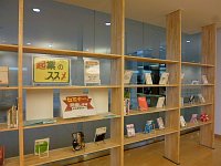 飾り棚展示「起業のススメ」会場の様子